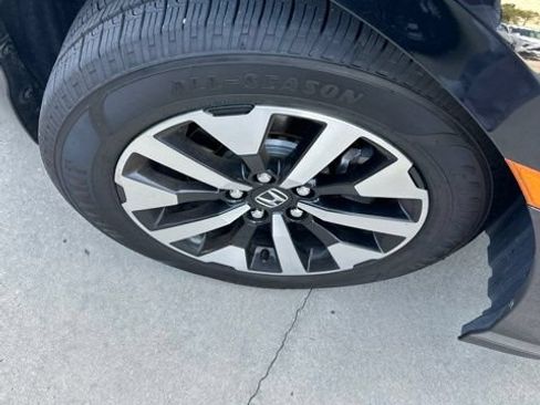 Used 2025 Honda Odyssey EX-L image 3
