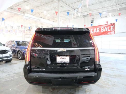 Used 2015 Cadillac Escalade ESV Premium image 9