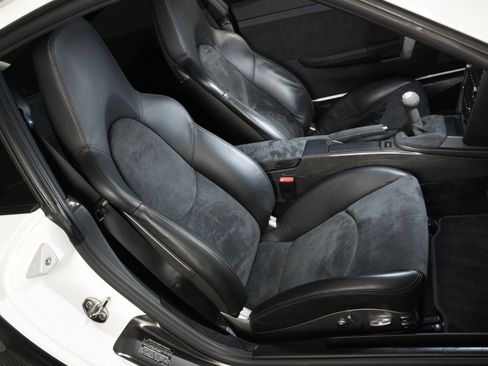 Used 2011 Porsche 911 GT2 RS RWD image 40