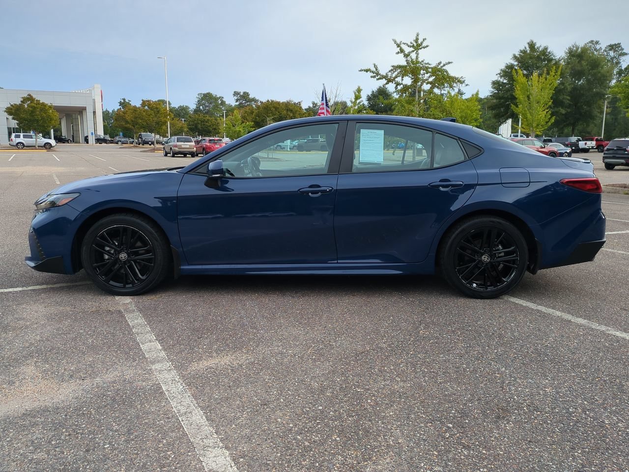 Used 2025 Toyota Camry SE AWD/4WD image 7