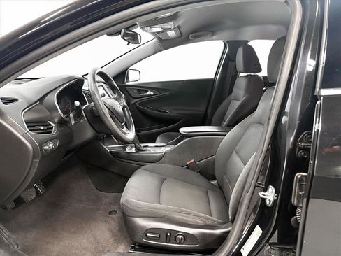 Used 2017 Chevrolet Malibu LT image 4