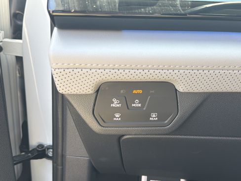 Used 2024 Volkswagen Atlas Peak Edition SE AWD/4WD image 15