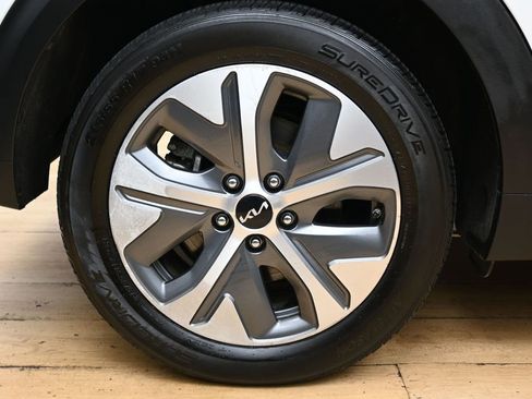 Used 2022 Kia Niro EX Premium w/ Cold Weather Package FWD image 14