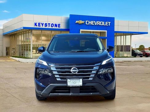 Used 2025 Nissan Rogue SV FWD image 2