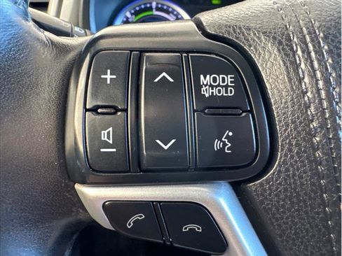 Used 2018 Toyota Highlander XLE image 19