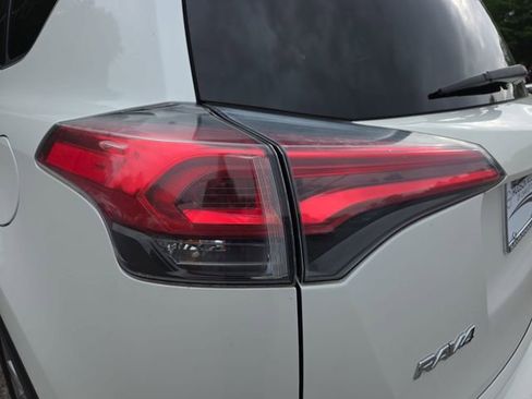Used 2018 Toyota RAV4 Limited w/ Advanced Technology Package FWD image 18