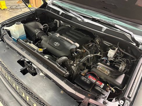 Used 2017 Toyota Tundra SR5 w/ TRD Off Road Package AWD/4WD image 5