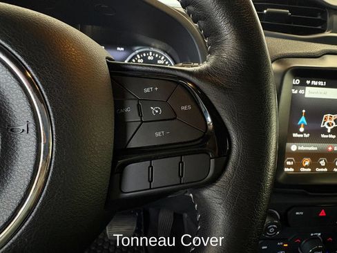 Used 2021 Jeep Renegade Latitude AWD/4WD image 17
