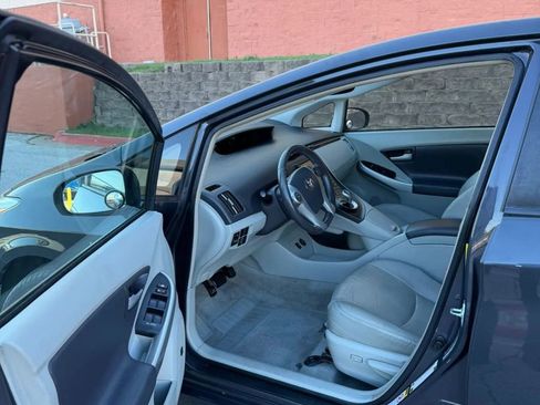 Used 2010 Toyota Prius Three image 9