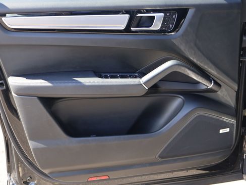 Certified 2023 Porsche Cayenne Platinum Edition AWD/4WD image 14
