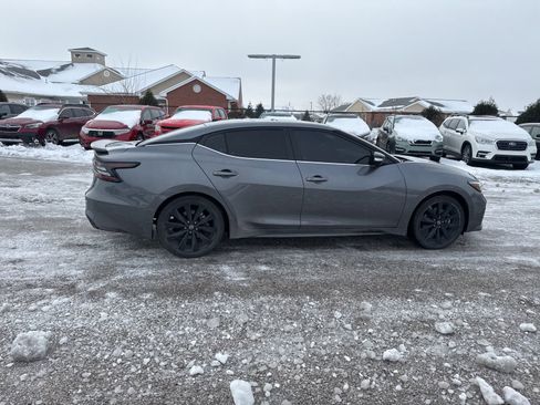Used 2021 Nissan Maxima SR w/ Sport Mat Group image 12