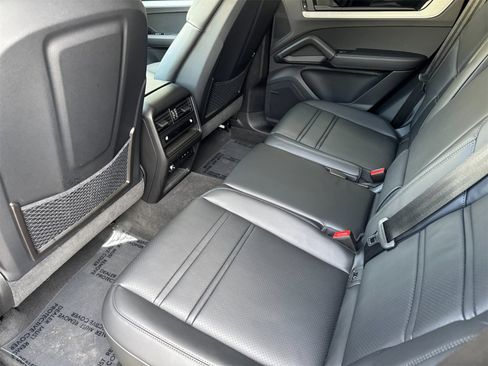 Used 2025 Porsche Cayenne image 14