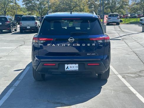 Used 2022 Nissan Pathfinder SV image 4
