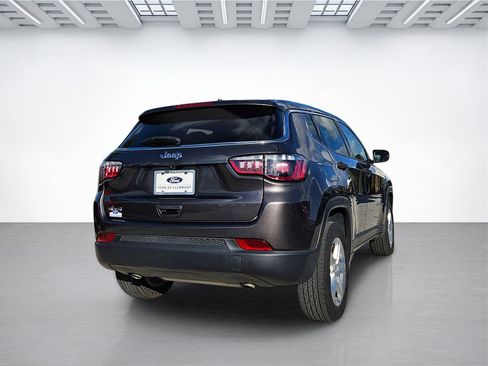 Used 2023 Jeep Compass Sport image 5