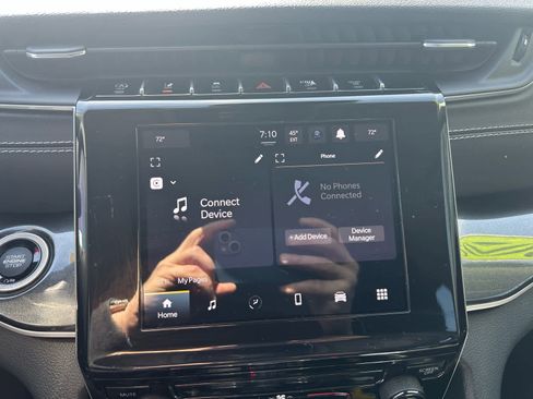 Used 2023 Jeep Grand Cherokee Laredo image 28