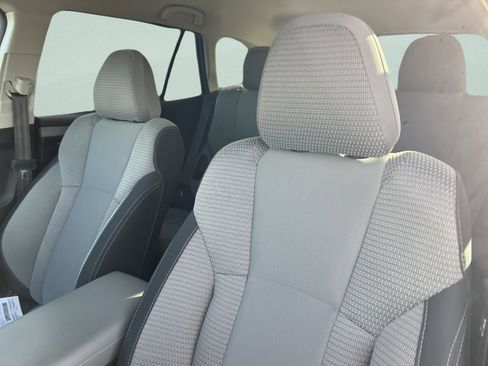 Used 2023 Subaru Outback Premium image 12