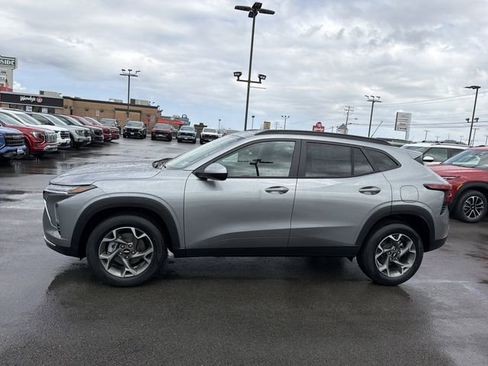 New 2026 Chevrolet Trax LT w/ LT Convenience Package FWD image 10