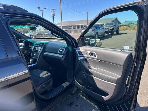 Used 2014 Ford Explorer XLT w/ Equipment Group 201A AWD/4WD image 30