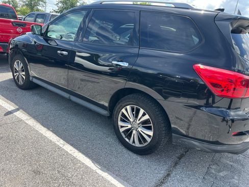 Used 2020 Nissan Pathfinder SL AWD/4WD image 6