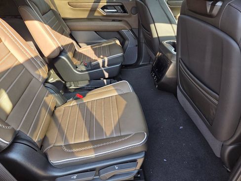 New 2026 GMC Yukon Denali Ultimate w/ LPO, Floor Liner Package AWD/4WD image 25