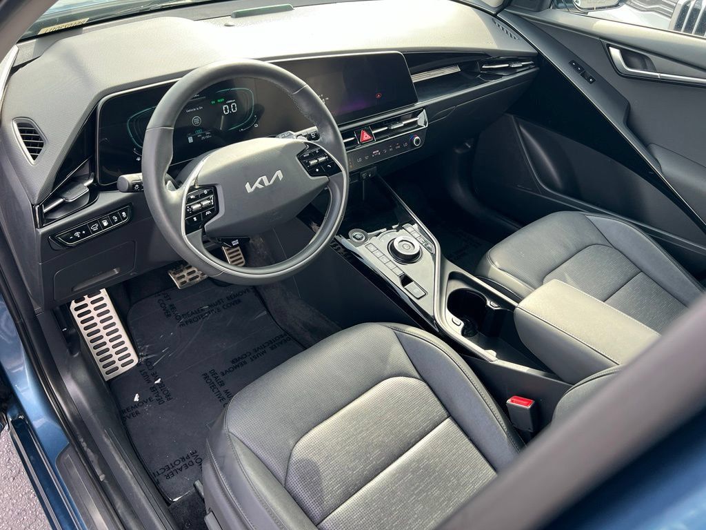 Used 2023 Kia Niro SX Touring FWD image 15