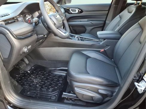 New 2026 Jeep Compass Latitude image 11