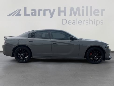 Used 2017 Dodge Charger SE w/ Blacktop Package image 6