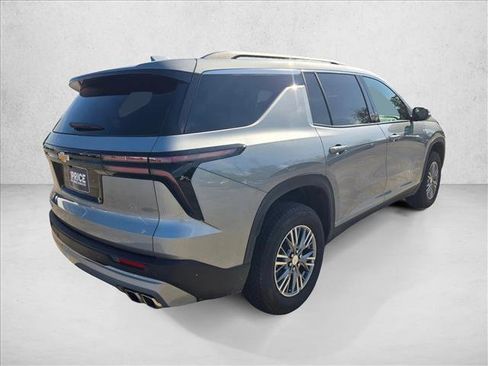 Used 2026 Chevrolet Traverse LT FWD image 5