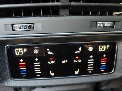 Used 2025 Audi Q8 Premium Plus image 40