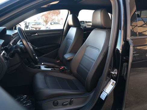 Used 2022 Volkswagen Passat 2.0T R-Line image 12