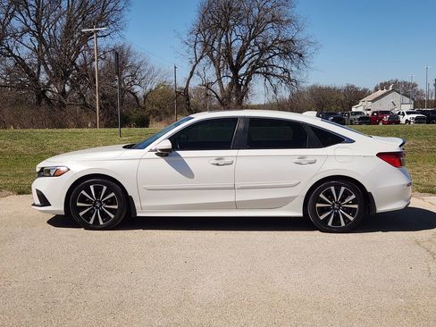 Used 2022 Honda Civic EX image 4