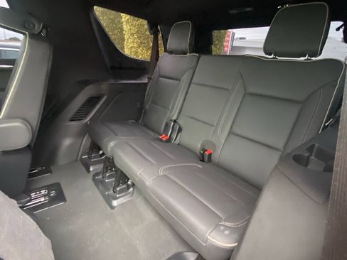 Used 2025 Chevrolet Tahoe Premier AWD/4WD image 12