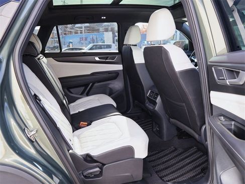 New 2025 Volkswagen Atlas Cross Sport SEL Premium R-Line image 31