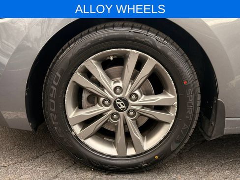 Used 2018 Hyundai Elantra Value Edition FWD image 8