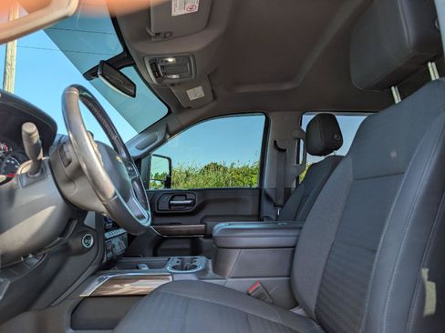 Used 2022 Chevrolet Silverado 2500 LT w/ Convenience Package AWD/4WD image 9