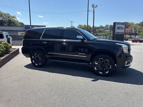 Used 2019 GMC Yukon Denali w/ Denali Ultimate Package AWD/4WD image 9