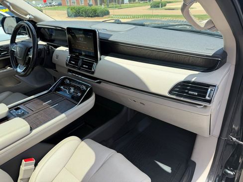 Used 2021 Lincoln Navigator Reserve w/ Luxury Package AWD/4WD image 22