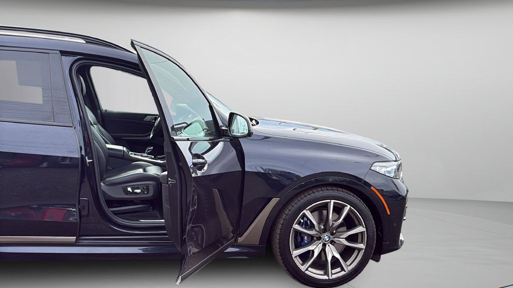 Used 2020 BMW X7 M50i w/ Dynamic Handling Package AWD/4WD image 26