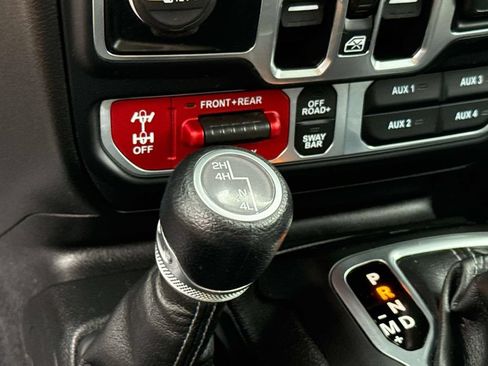 Used 2025 Jeep Wrangler Unlimited Rubicon AWD/4WD image 37