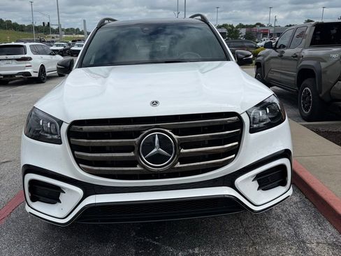 Used 2025 Mercedes-Benz GLS 450 4MATIC image 2
