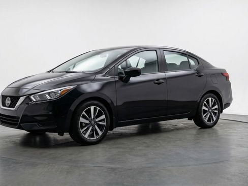 Used 2025 Nissan Versa SV image 3