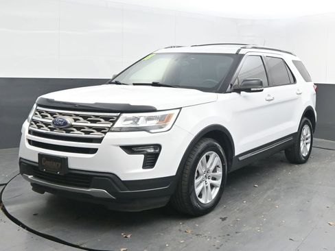 Used 2018 Ford Explorer XLT w/ Equipment Group 201A image 3
