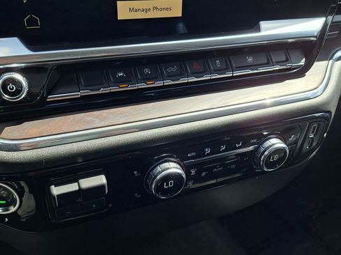 Used 2025 GMC Sierra 1500 SLT image 14