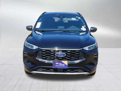 Certified 2024 Ford Escape ST-Line AWD/4WD image 2