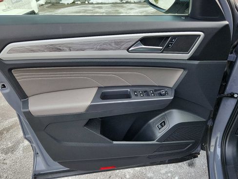 Used 2021 Volkswagen Atlas Cross Sport SE image 12