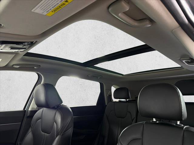 Used 2022 Kia Sorento S w/ Panoramic Sunroof Package FWD image 2