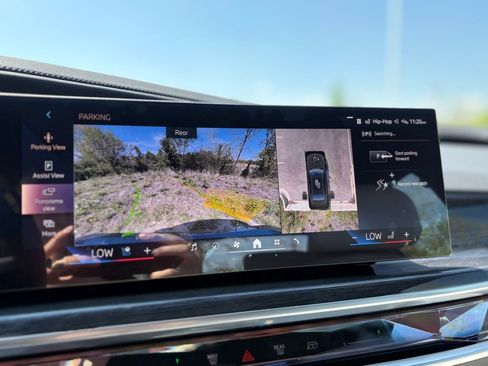 Used 2025 BMW 760i xDrive w/ Luxury Rear Seating Package image 8