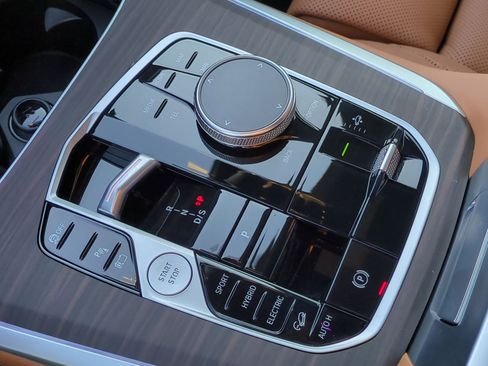 Used 2026 BMW X5 xDrive50e image 26