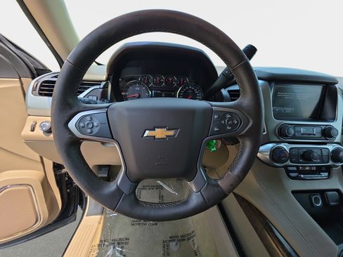 Used 2017 Chevrolet Suburban LS RWD image 17
