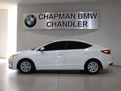 Used 2020 Hyundai Elantra SE image 3